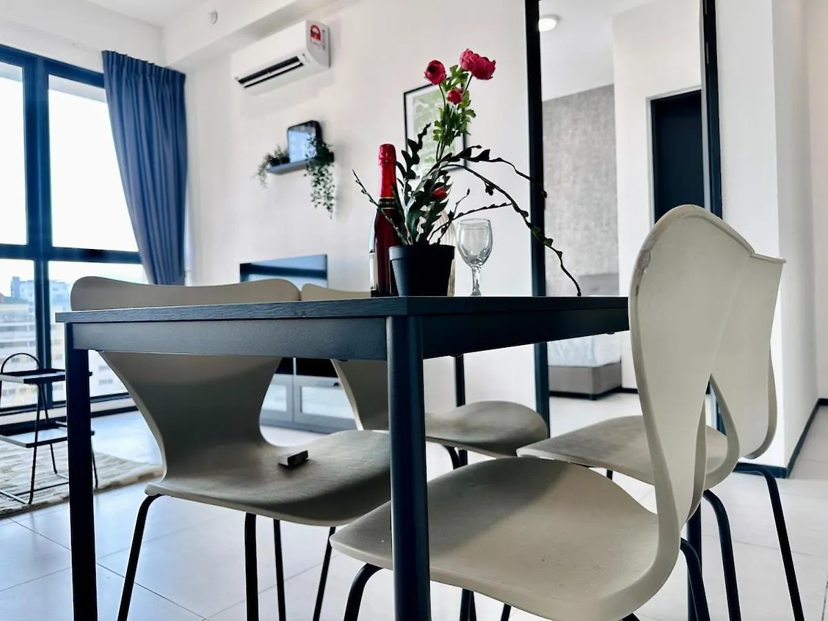 Groups & Families Spacious Infinity Pool 3Br 10Pax George Town